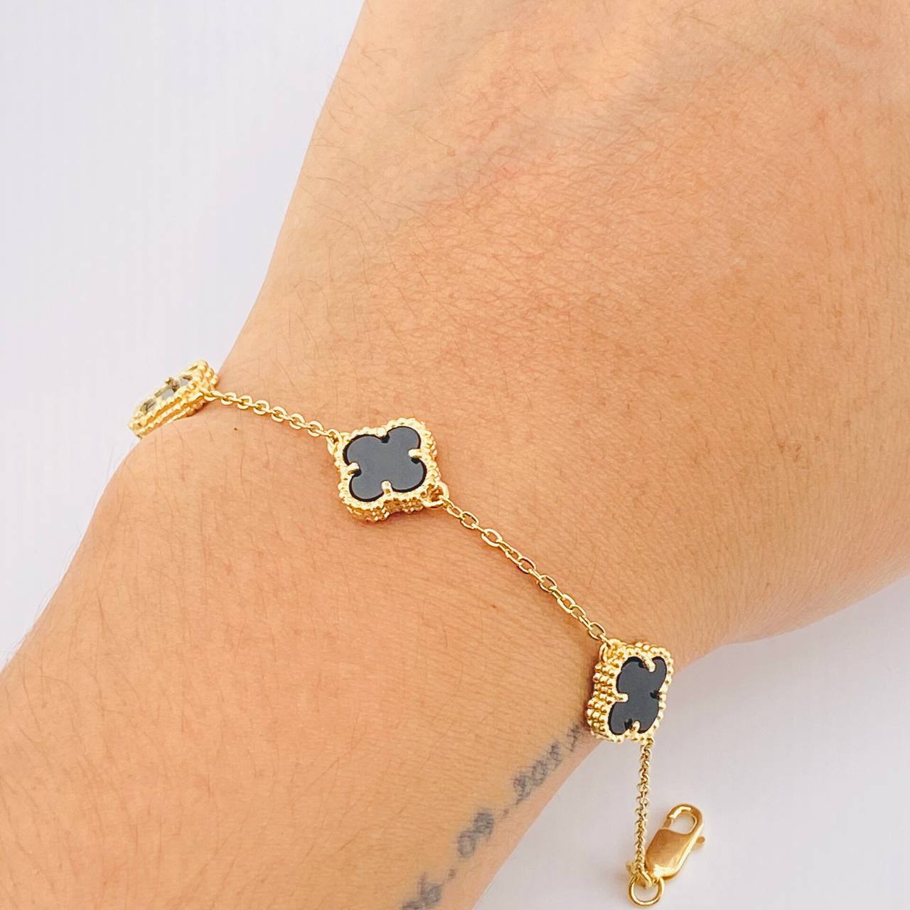 Pulso Aro Seguido Trebol Negro  4.75gr / 16.5cm-19cm / 9.4mm Oro Amarillo 18K