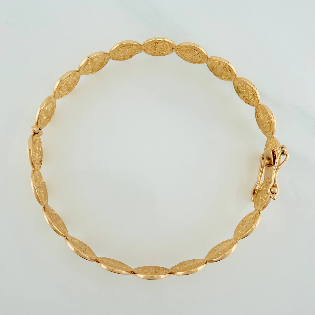 Pulso Aro San Benito 11.45gr / 16.9cm / 8.4mm Oro Amarillo 18K