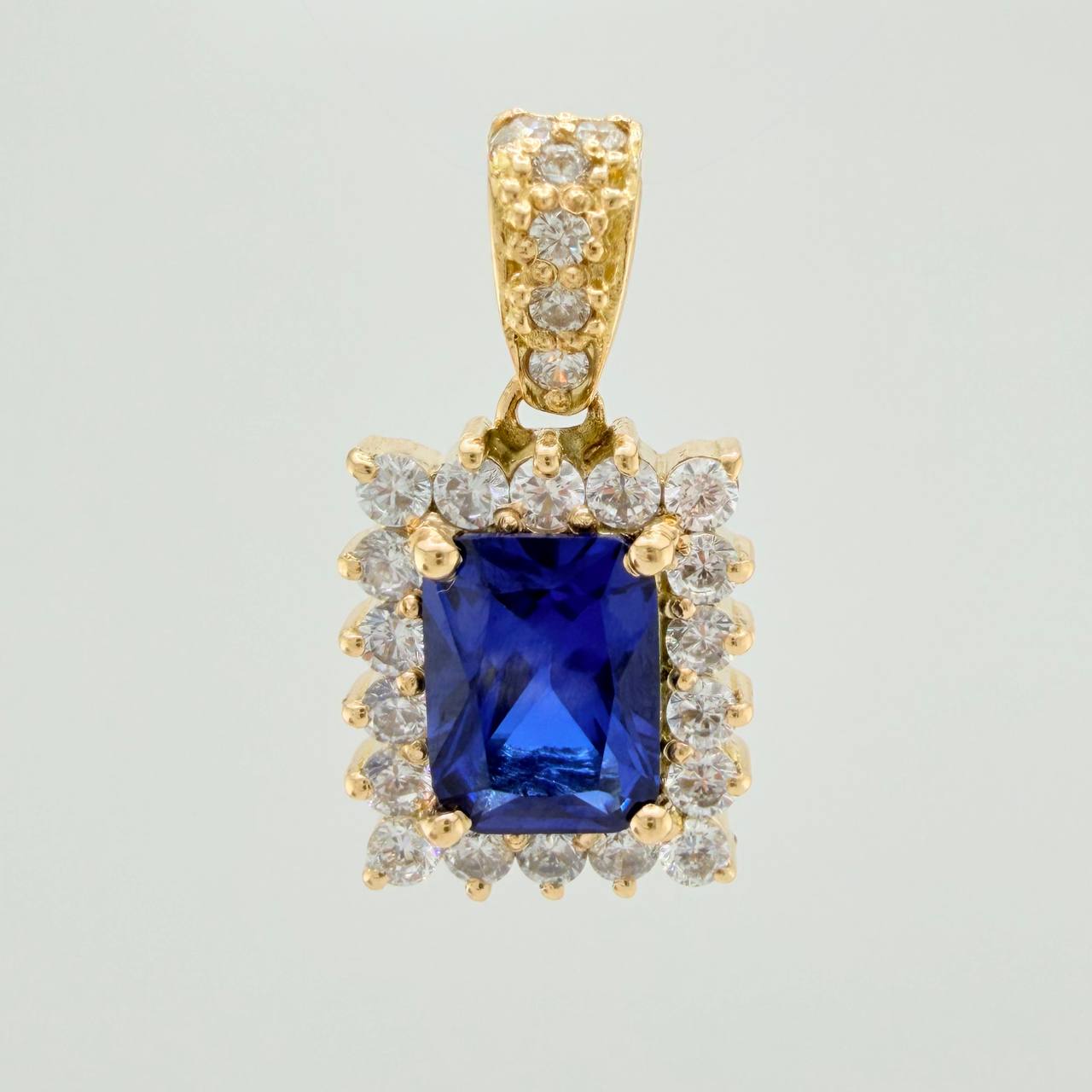 Dije Halo Cuadrado 4.25gr / 2cm / Oro Amarillo 18K &