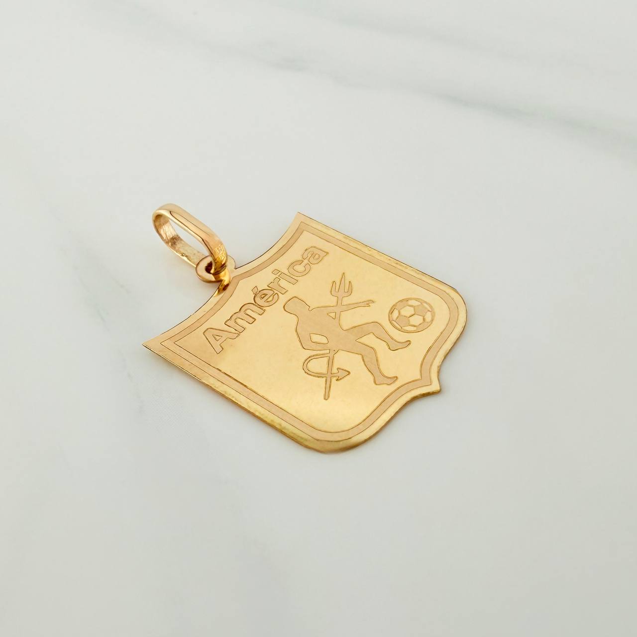 Dije Escudo America De Cali 1.4gr / 2.5cm / Oro Amarillo 18K %