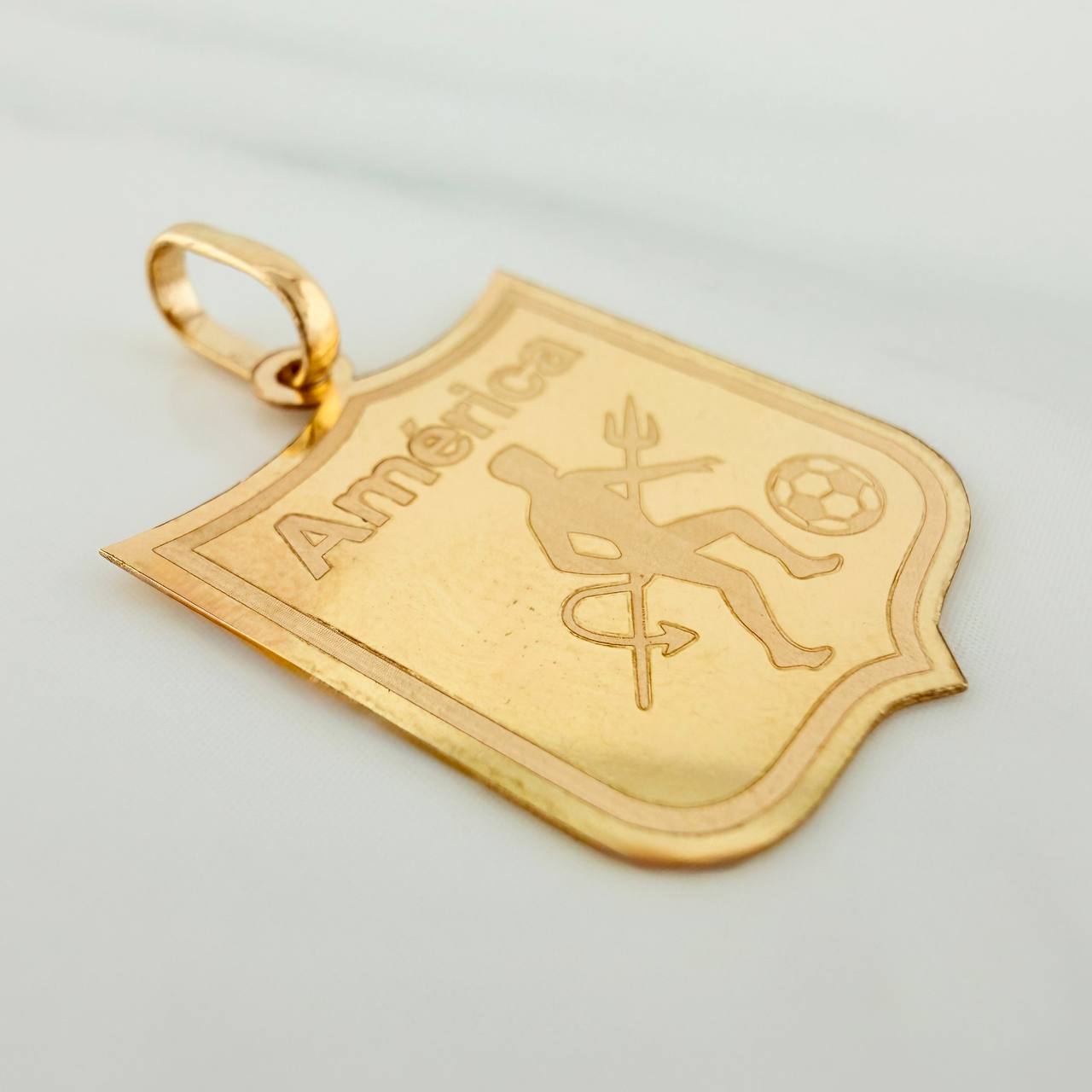 Dije Escudo America De Cali 1.45gr / 2.5cm / Oro Amarillo 18K &