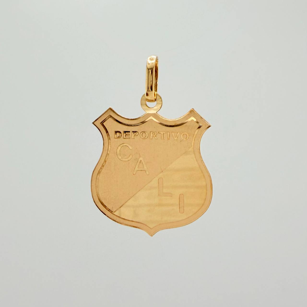 Dije Escudo Deportivo Cali 1.3gr / 2.5cm / Oro Amarillo 18K &
