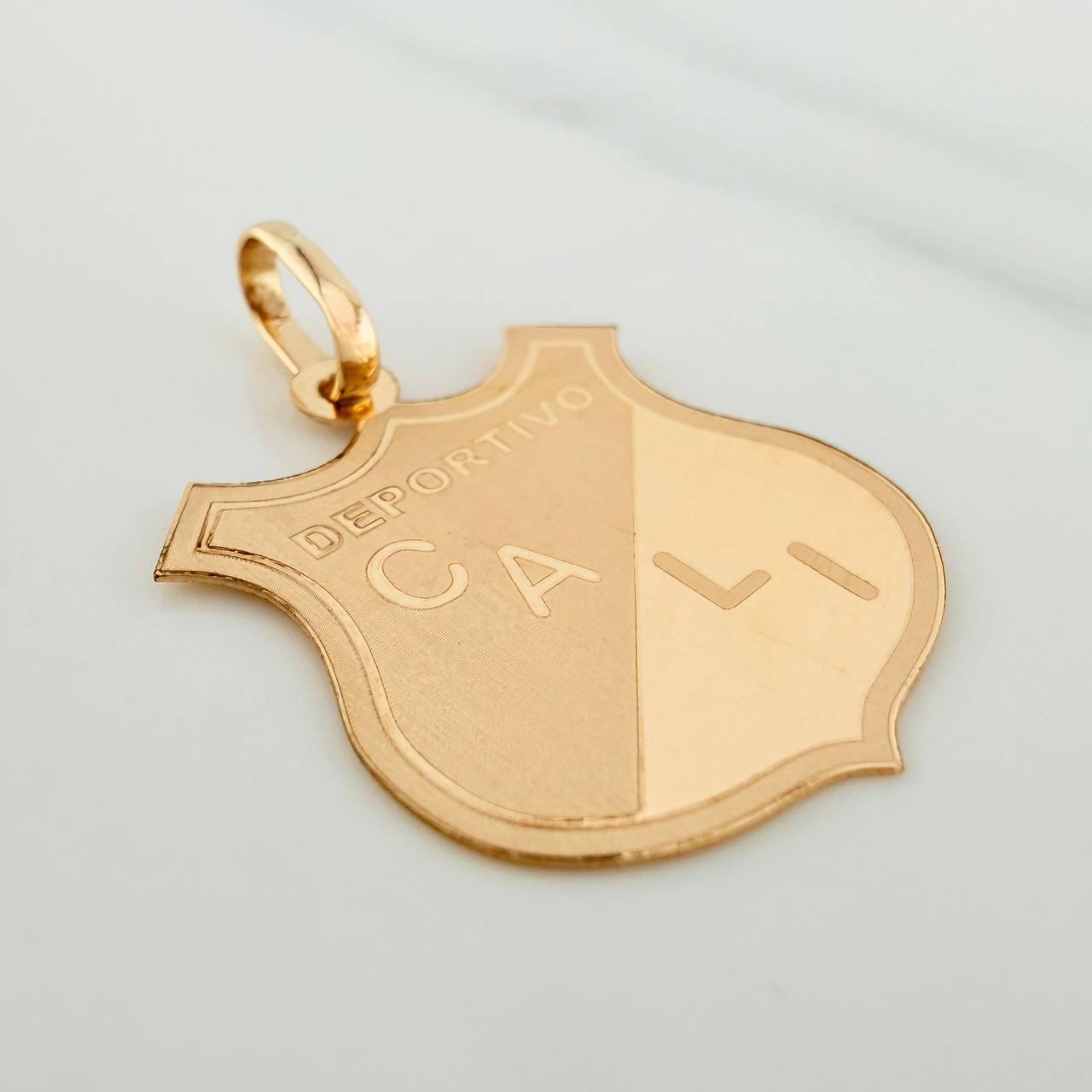 Dije Escudo Deportivo Cali 1.3gr / 2.5cm / Oro Amarillo 18K %