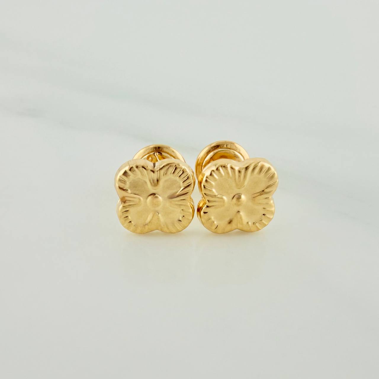 Topos Trebol 0.65gr / 4.5mm Oro Amarillo 18K &