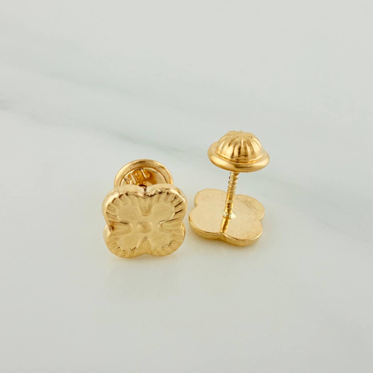 Topos Trebol 0.65gr / 4.5mm Oro Amarillo 18K &