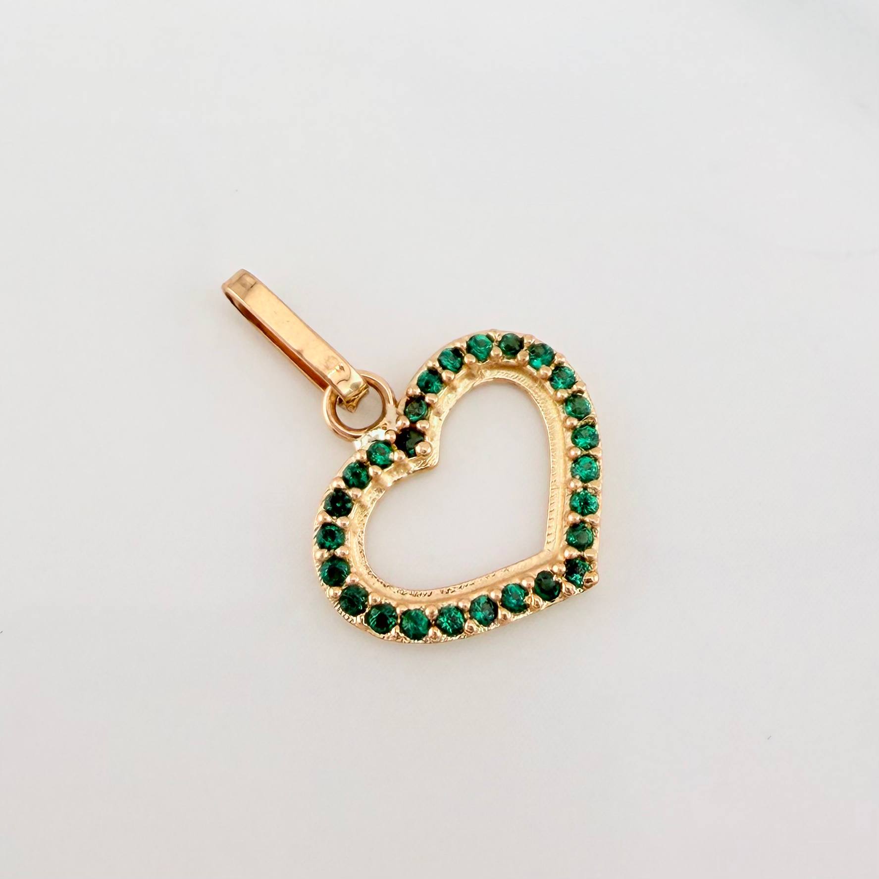 Dije Silueta Corazón 0.8 g / 1.8 cm Oro Amarillo 18K