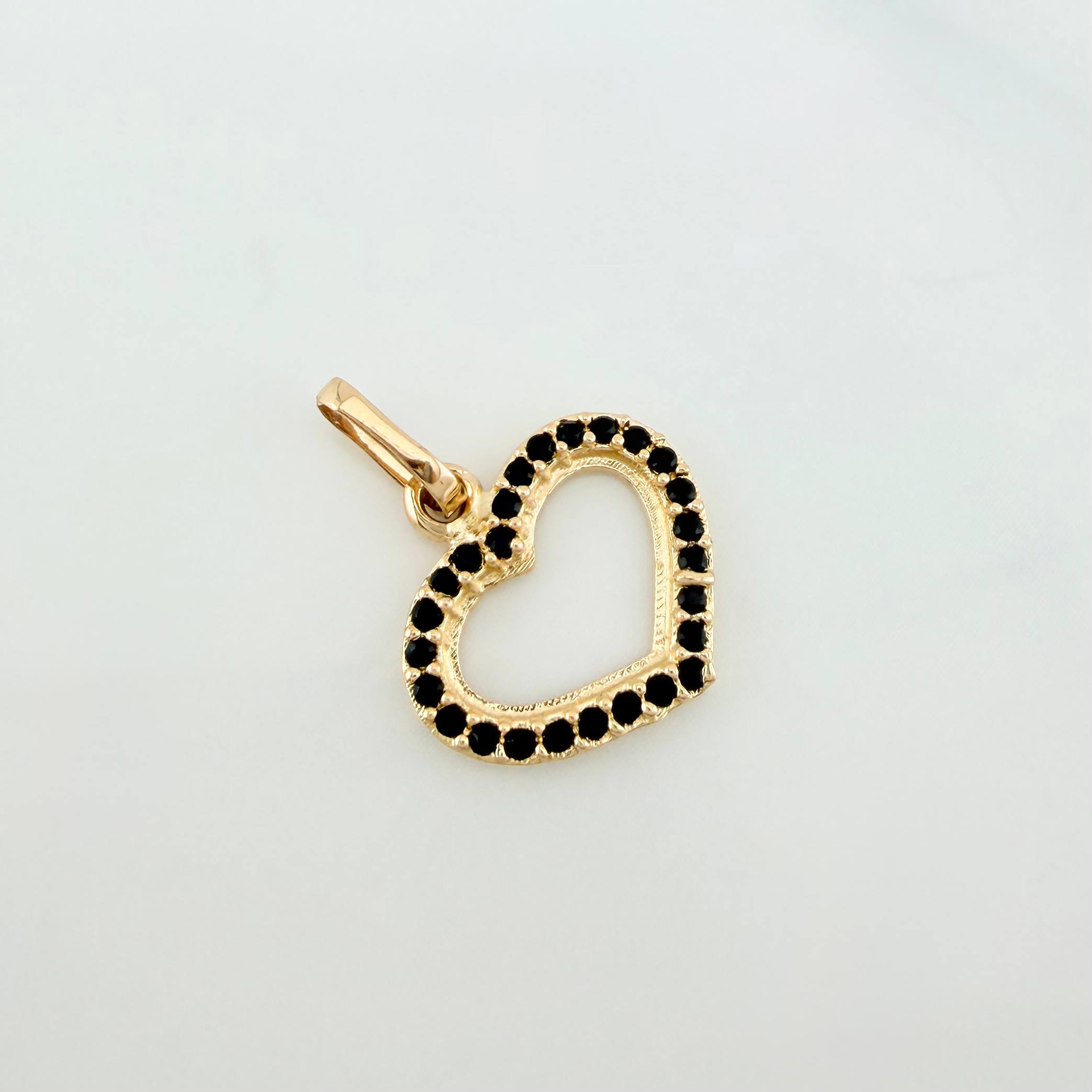 Dije Silueta Corazón 0.8 g / 1.7 cm Oro Amarillo 18K