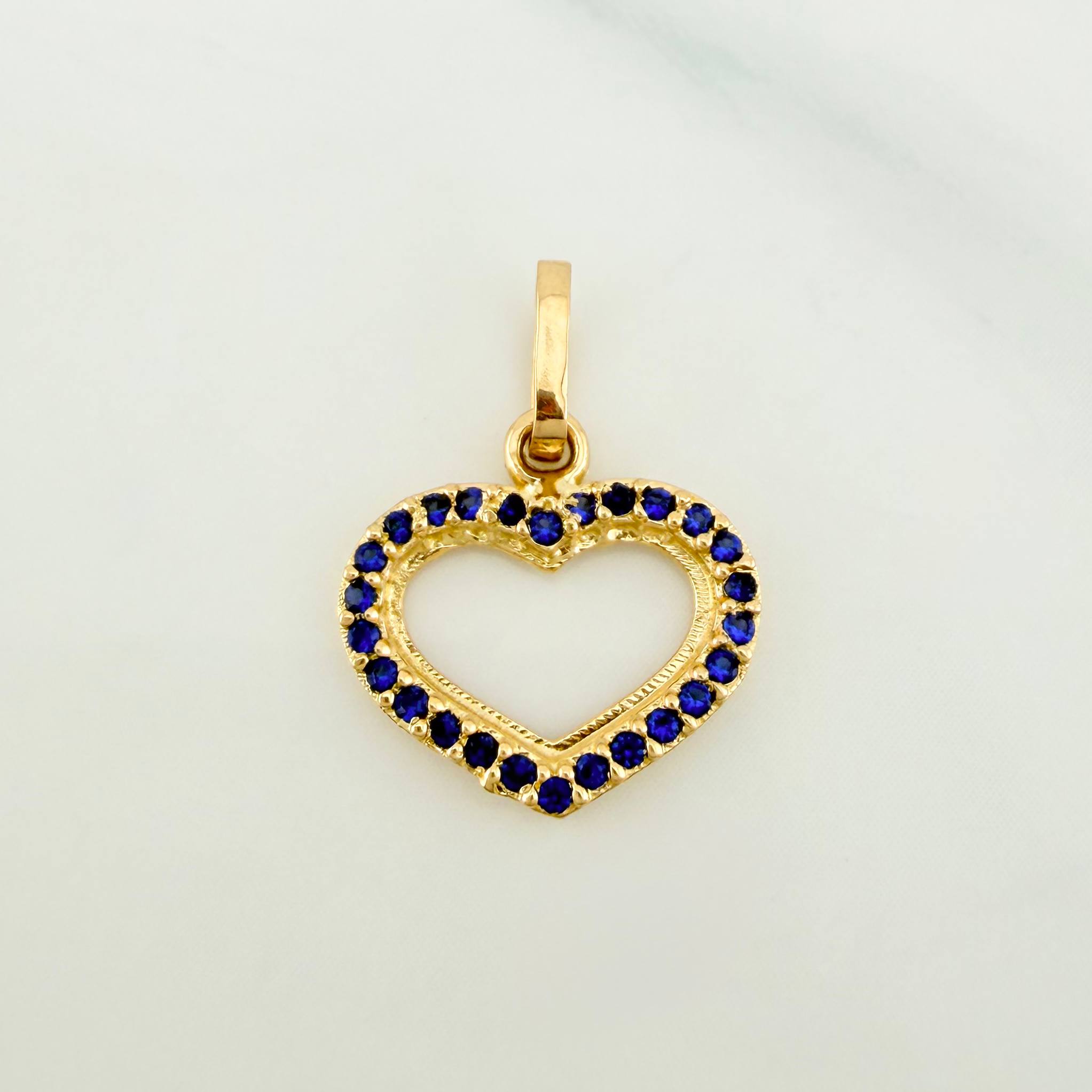 Dije Silueta Corazón 0.8 g / 1.7 cm Oro Amarillo 18K