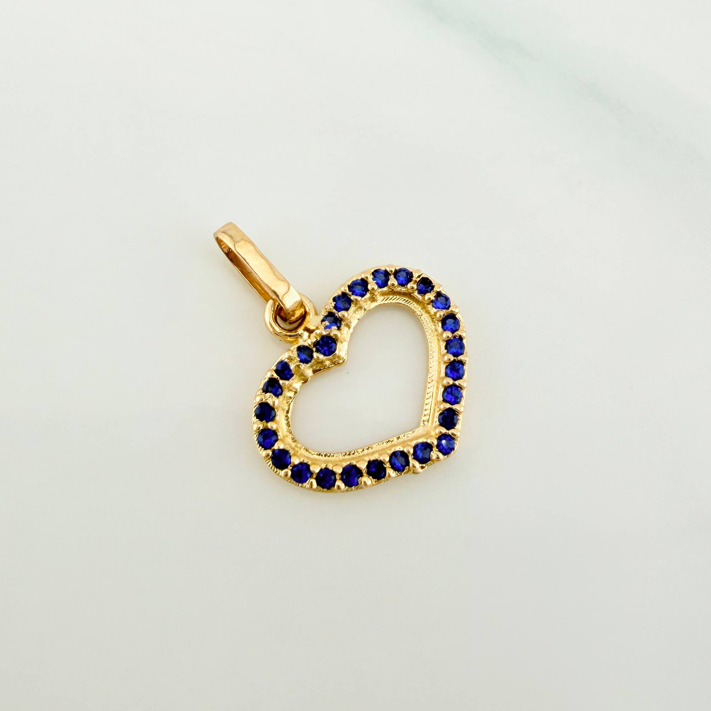 Dije Silueta Corazón 0.7 g / 1.7 cm Oro Amarillo 18K