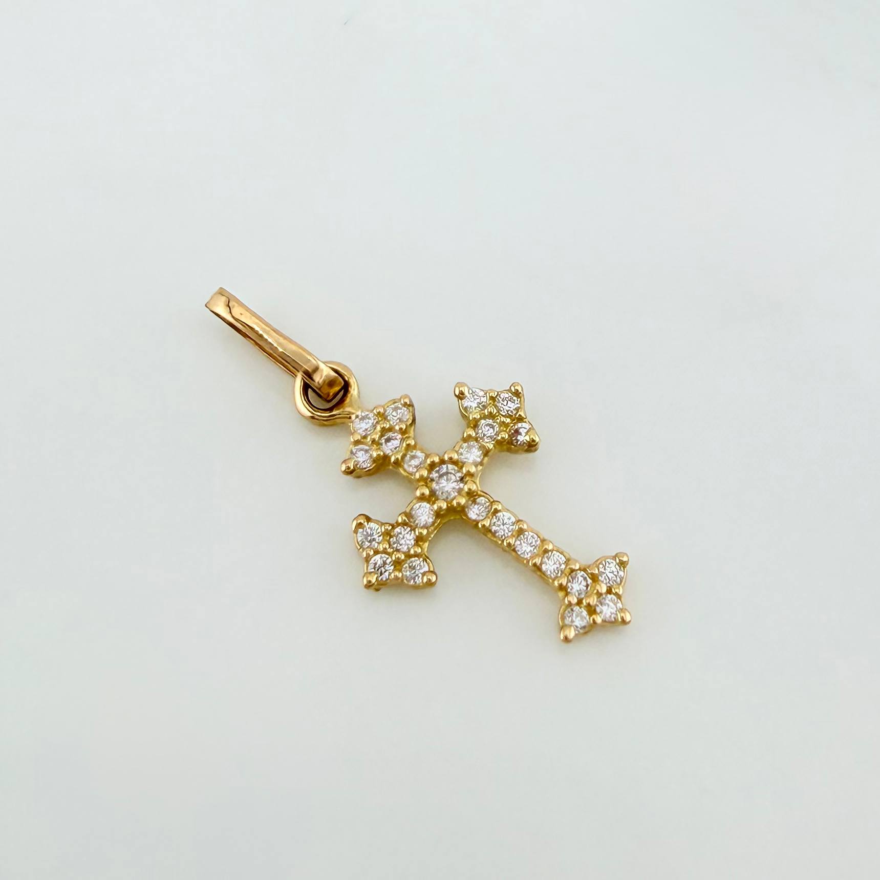 Dije Cruz Gótica 0.7 g / 2.2 cm Oro Amarillo 18K
