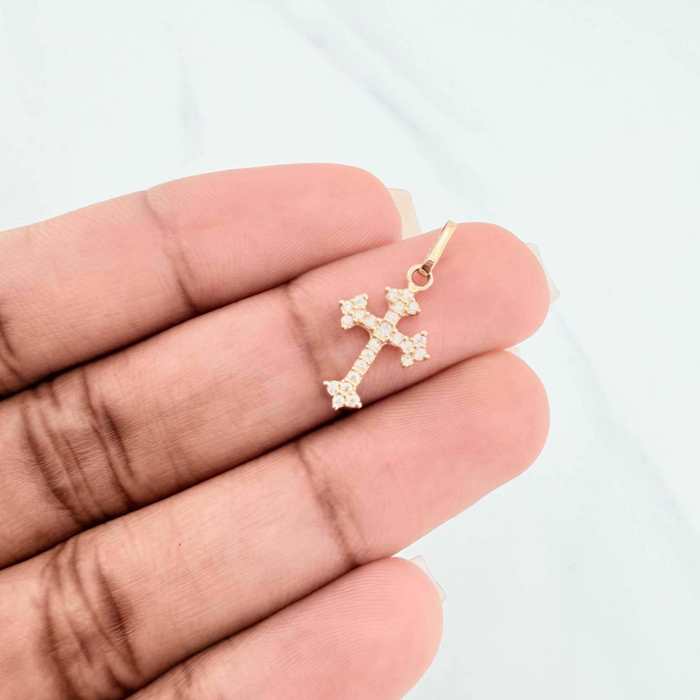 Dije Cruz Gótica 0.7 g / 2.2 cm Oro Amarillo 18K