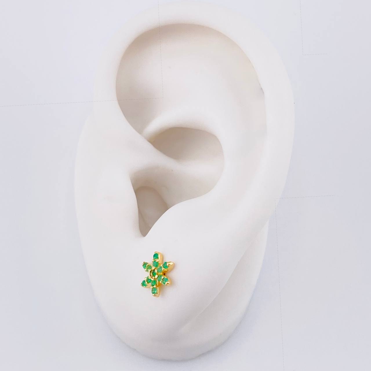 Topos Flor Esmeraldas 15pts 1.15g / 6.8mm Oro Amarillo 18K