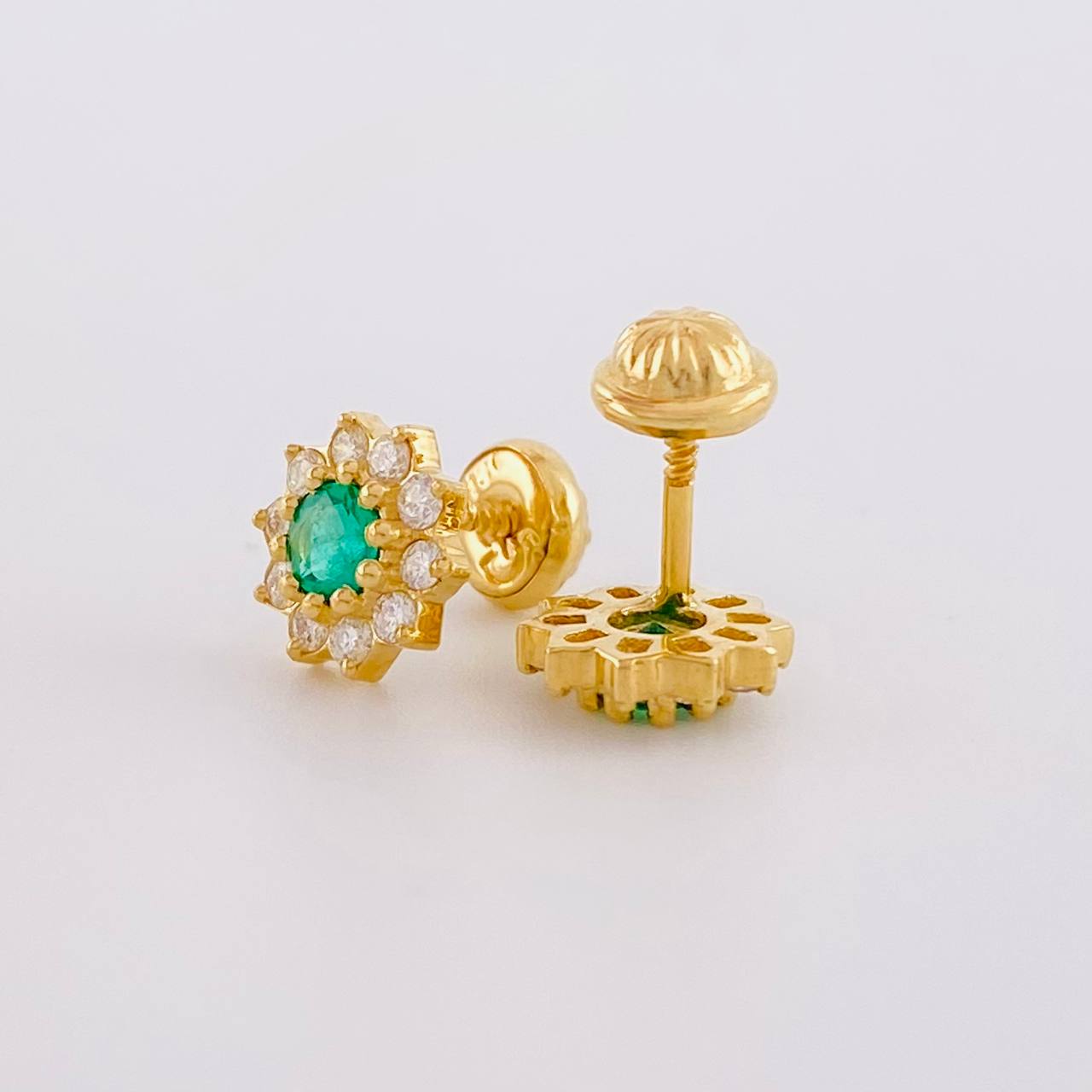 Topos Flor Tupida Esmeraldas 31pts Diamantes 30pts 1.95g / 8.2mm Oro Amarillo 18K