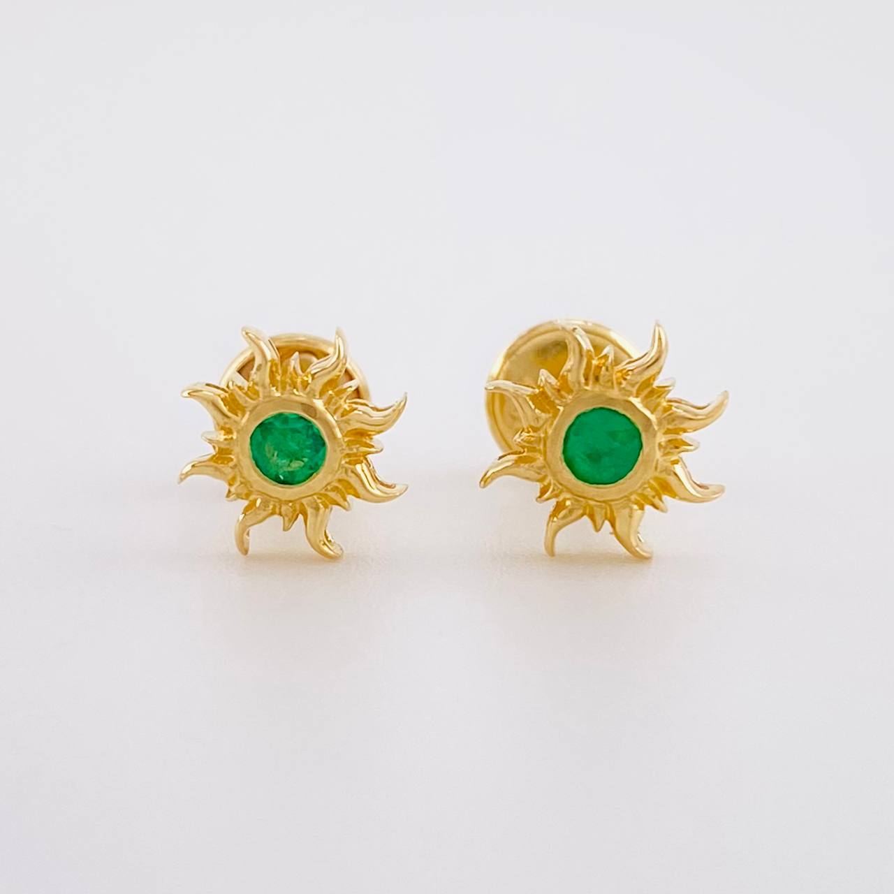 Topos Sol Esmeralda 10pts 1.4g / 7.4mm Oro Amarillo 18K