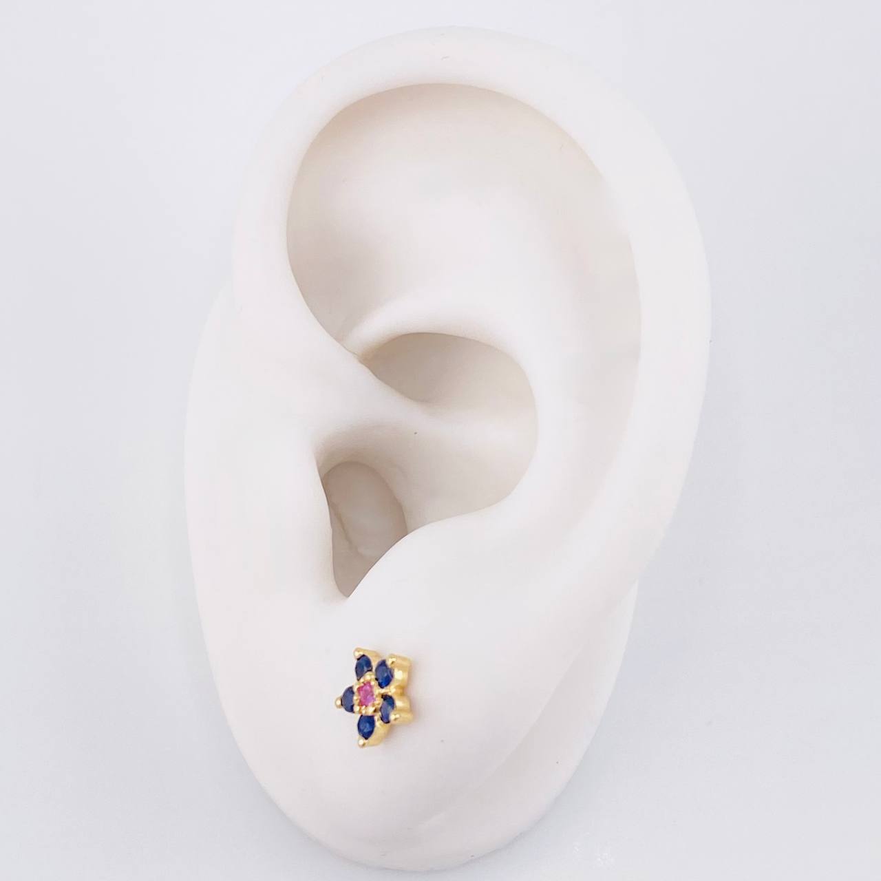 Topos Flor Cinco Puntas Zafiros 38pts 1.3g / 6.8mm Oro Amarillo 18K
