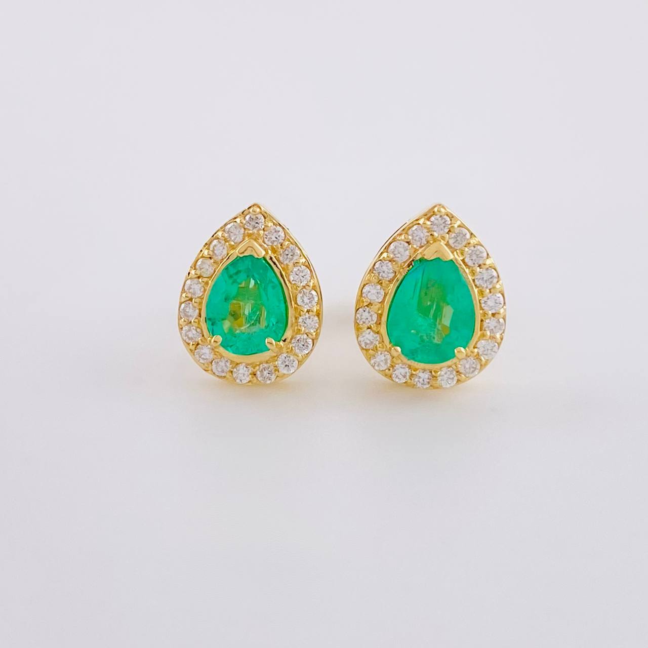 Topos Gota Esmeraldas 91pts Diamantes 33pts 3.05g / 11.3mm Oro Amarillo 18K