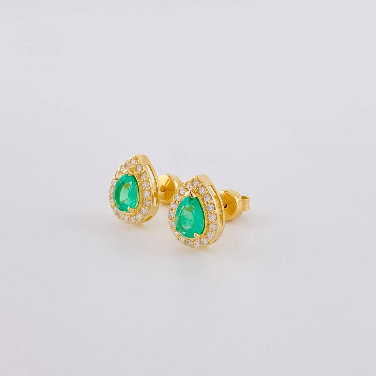Topos Gota Esmeraldas 91pts Diamantes 33pts 3.05g / 11.3mm Oro Amarillo 18K