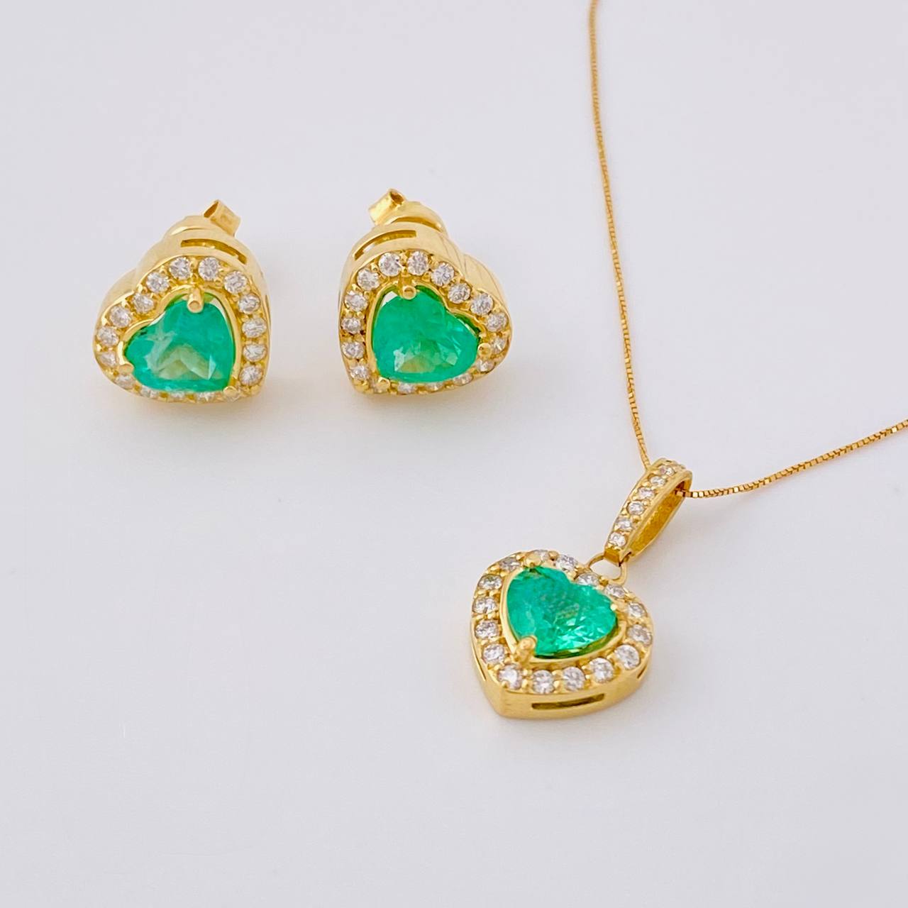 Topos Cadena Corazón Tupido Esmeraldas 2.88 Qts Diamantes 79pts 7.55g / 11.1mm Oro Amarillo 18K