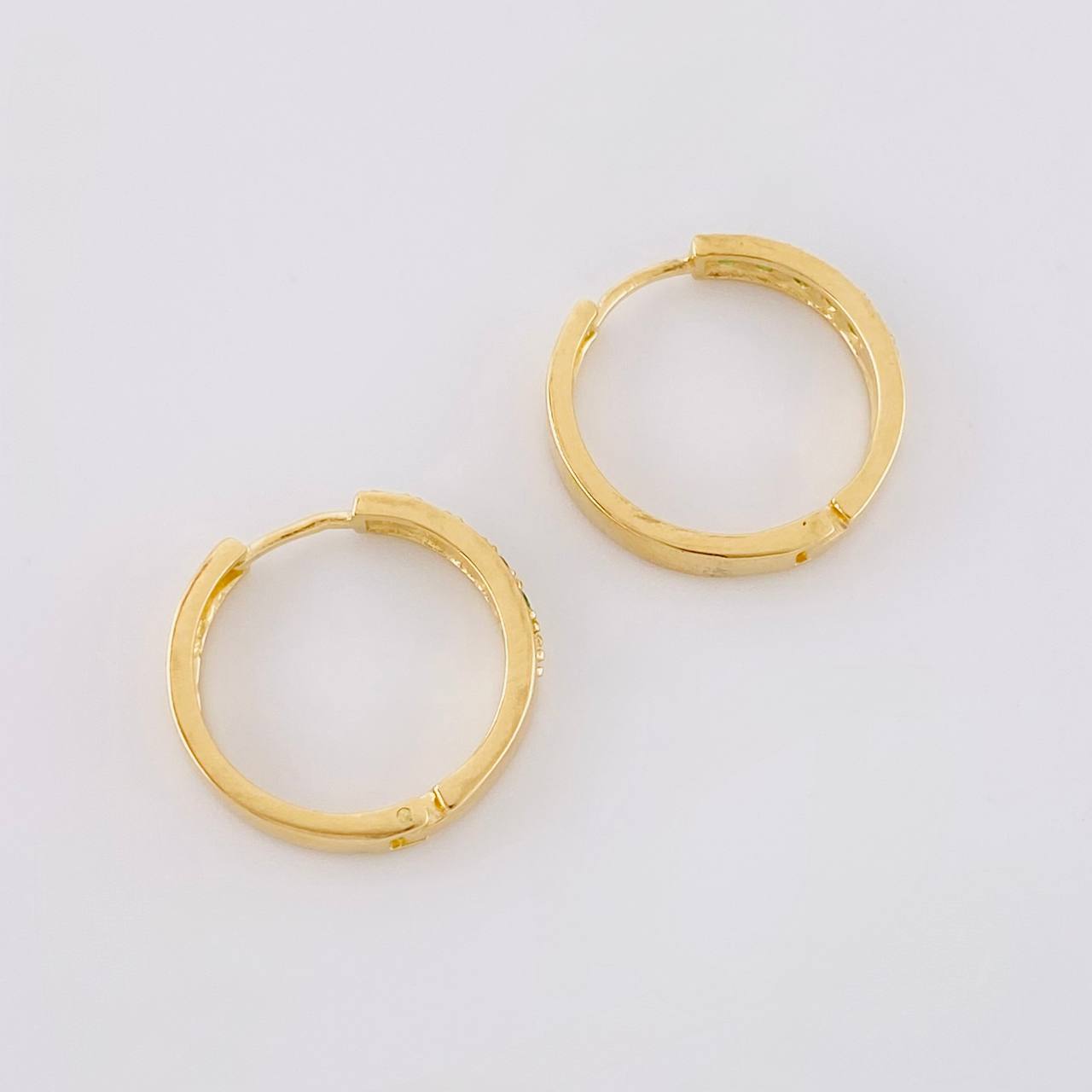 Candongas Medio Carril Esmeraldas 11pts 2.15g / 1.1cm Oro Amarillo 18K