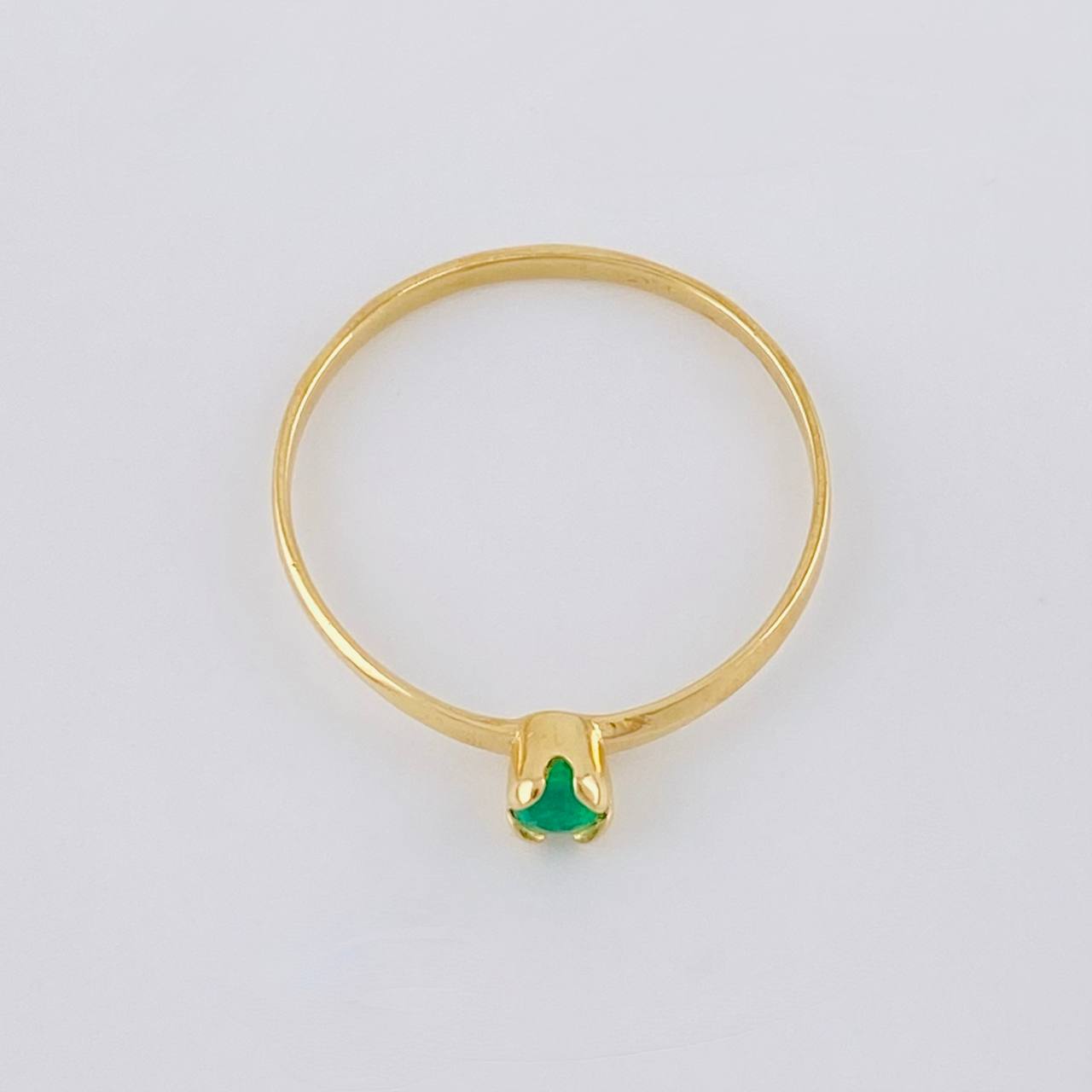 Anillo Solitario Abrazado Esmeralda 11pts 1.05g / T6 3/4 Oro Amarillo 18K
