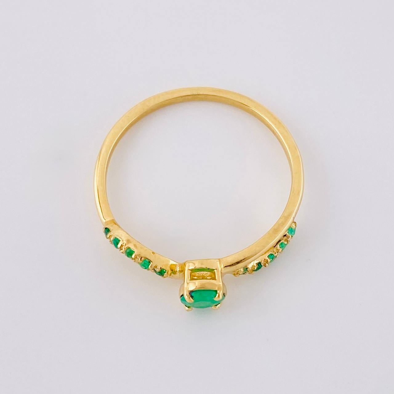 Anillo Solitario Entrelazado Esmeraldas 27pts 1.9g / T7 1/4 Oro Amarillo 18K