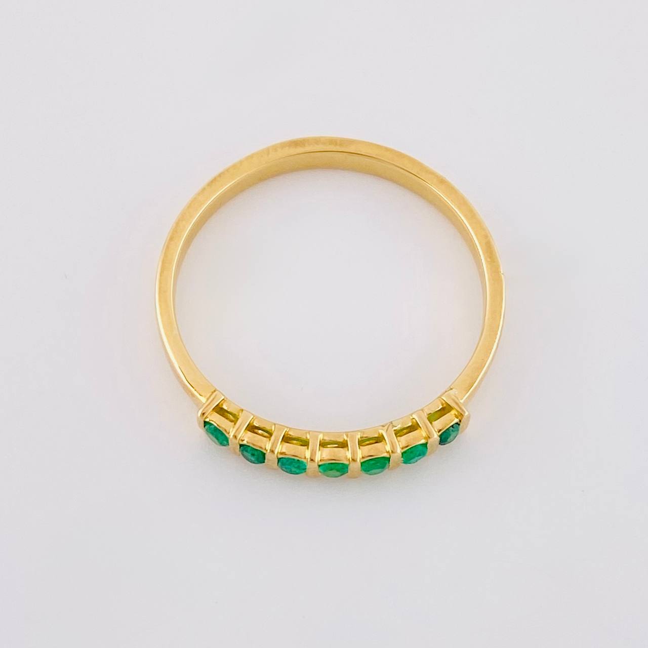 Anillo Hiedra Esmeraldas 18pts 2.15g / T7 Oro Amarillo 18K