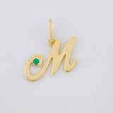 Dije Letra M Cursiva Esmeralda 2pts 1.5g / 1.8cm Oro Amarillo 18K