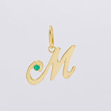 Dije Letra M Cursiva Esmeralda 2pts 1.5g / 1.8cm Oro Amarillo 18K