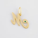 Dije Letra M Cursiva Esmeralda 2pts 1.5g / 1.8cm Oro Amarillo 18K