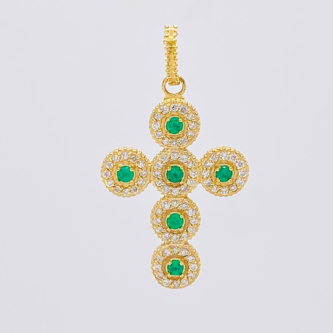 Dije Cruz Tupida Esmeraldas 21pts Diamantes 36pts 4.05g / 3.4cm Oro Amarillo 18K
