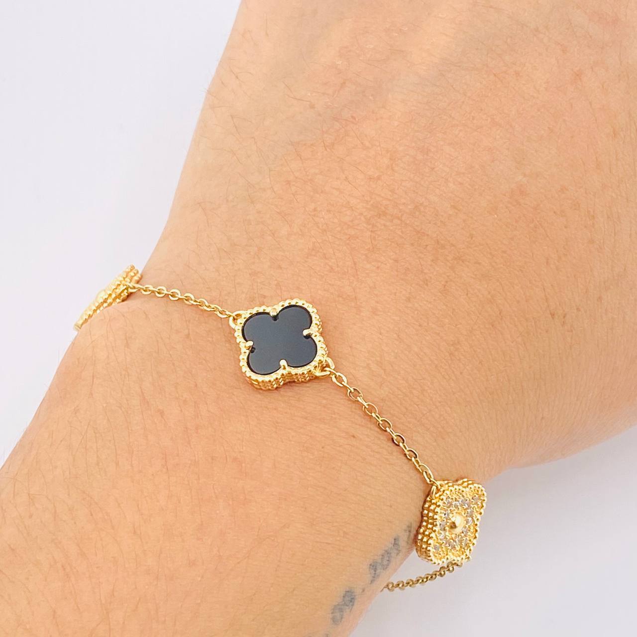 Pulso Trebol Negro Diamantado 7.45gr / 17cm-18cm / 10.7mm Oro Amarillo 18K ©