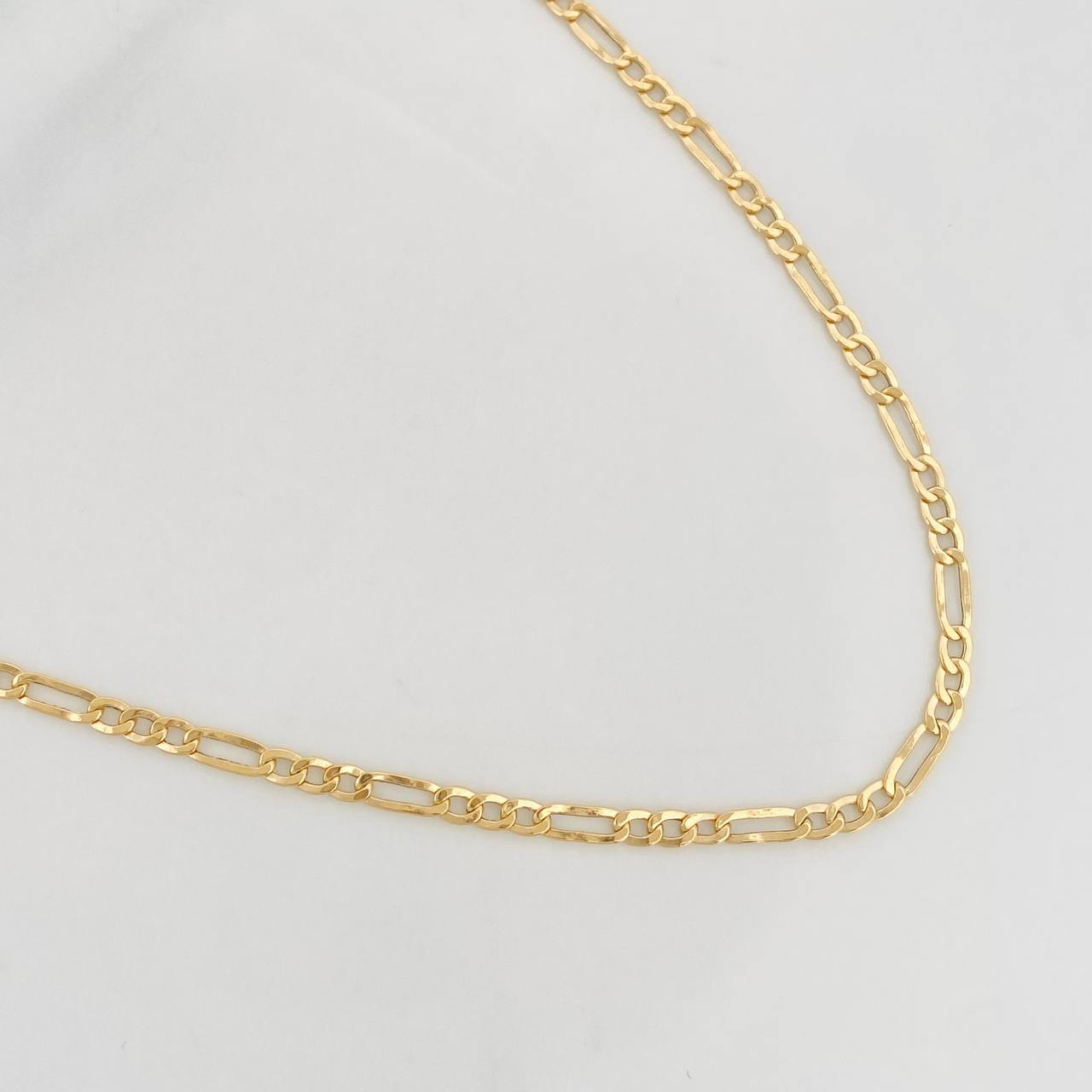 Cadena Fígaro 2.2g / 60cm / 2.35mm Oro Amarillo 18K