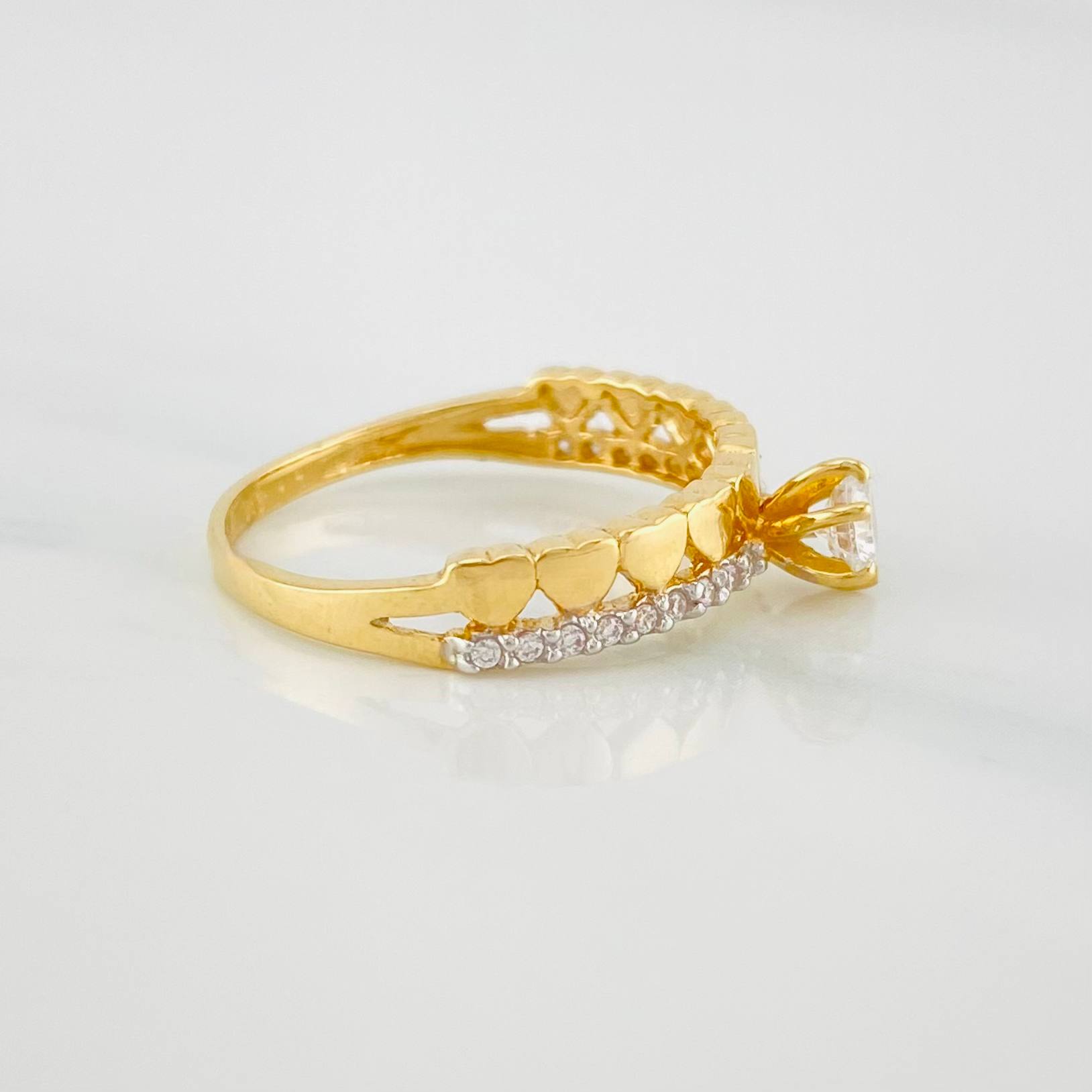 Anillo Solitario Carril Corazones 2.4 g / T6 Dos Oros Amarillo Blanco 18K