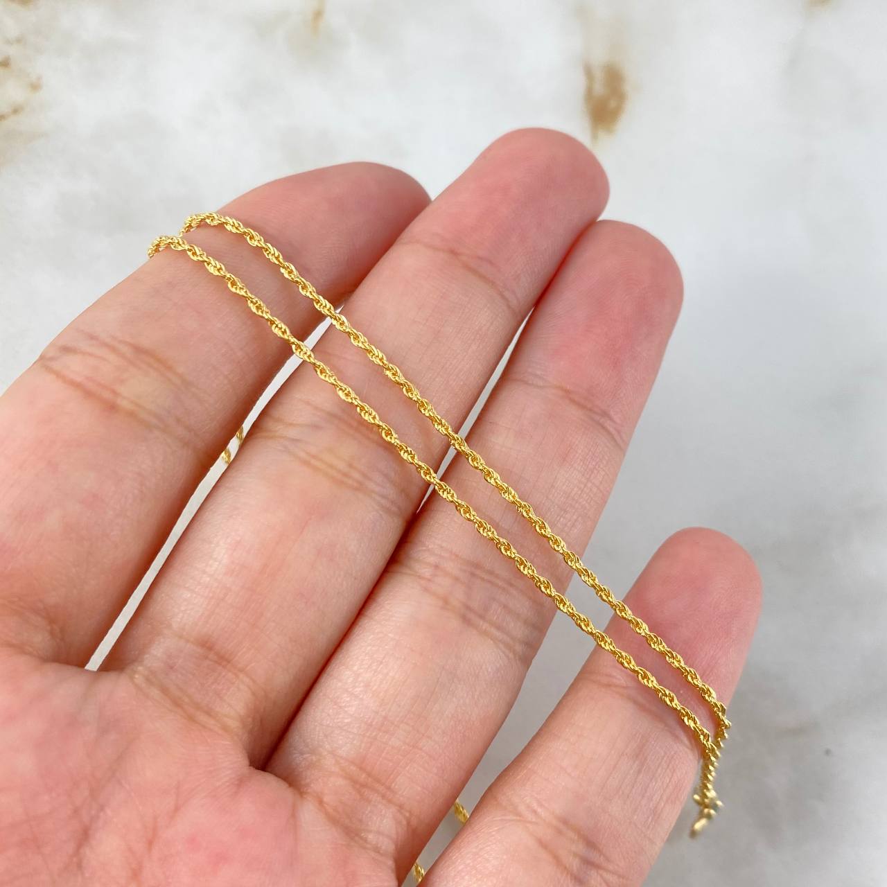 Cadena Lazo 0.95gr / 50cm + Dije Manzana Circon Fucsia 0.3gr / 1.4cm Oro Amarillo (Oferta)