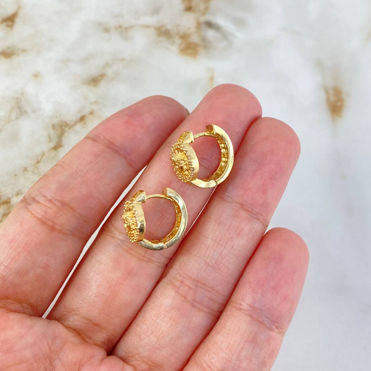 Candongas Tribal Medusa 3.95gr / 1.3cm / Circones Blancos Oro Amarillo ©