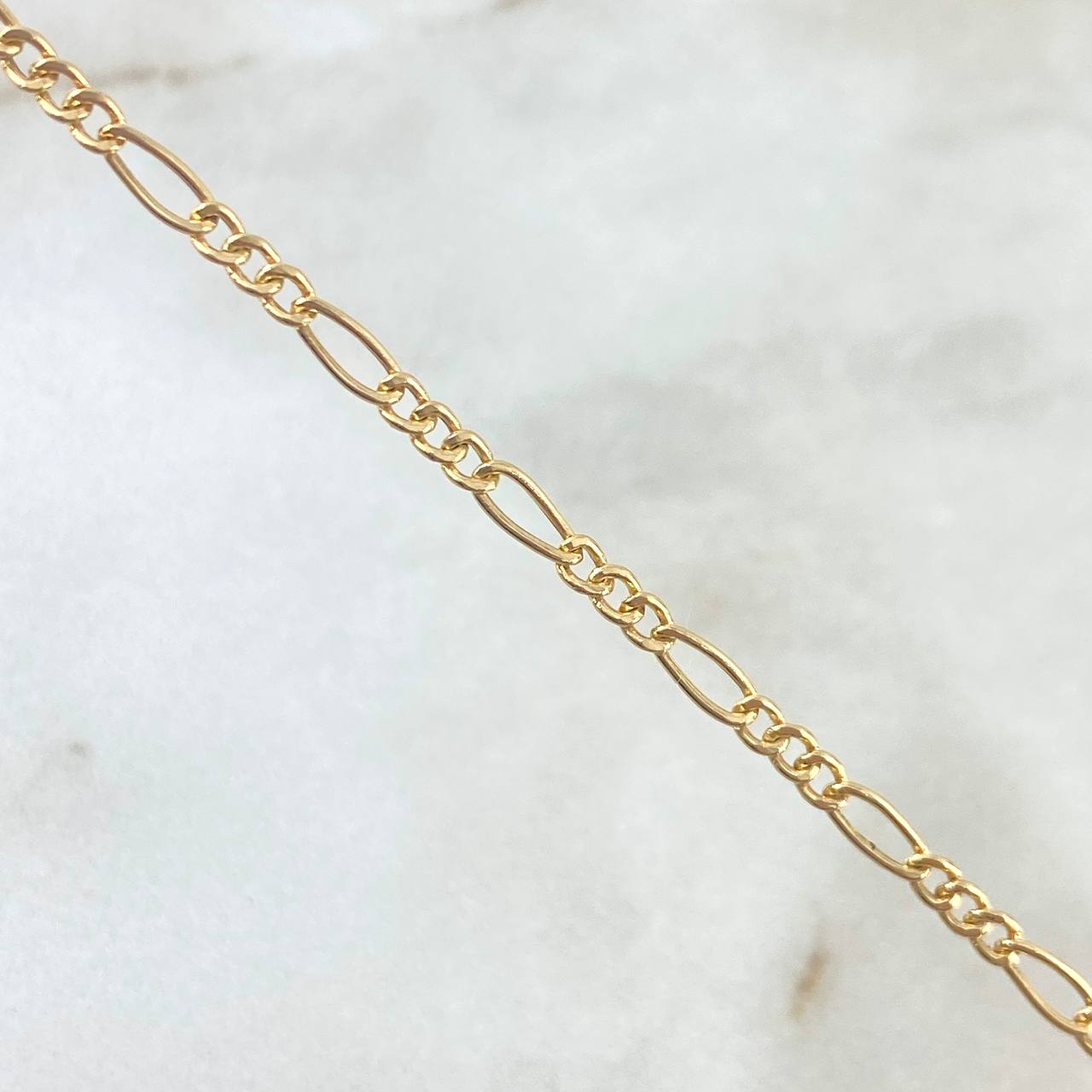 Cadena Figaro 2.4gr / 60cm / 2.1mm Oro Amarillo +1