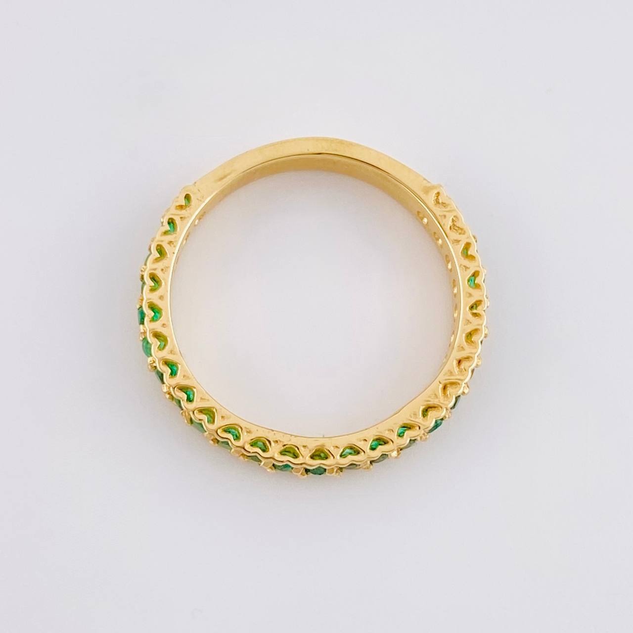 Anillo Tupido Corazones Esmeraldas 27pts 2.7g / T5 1/4 Oro Amarillo 18K