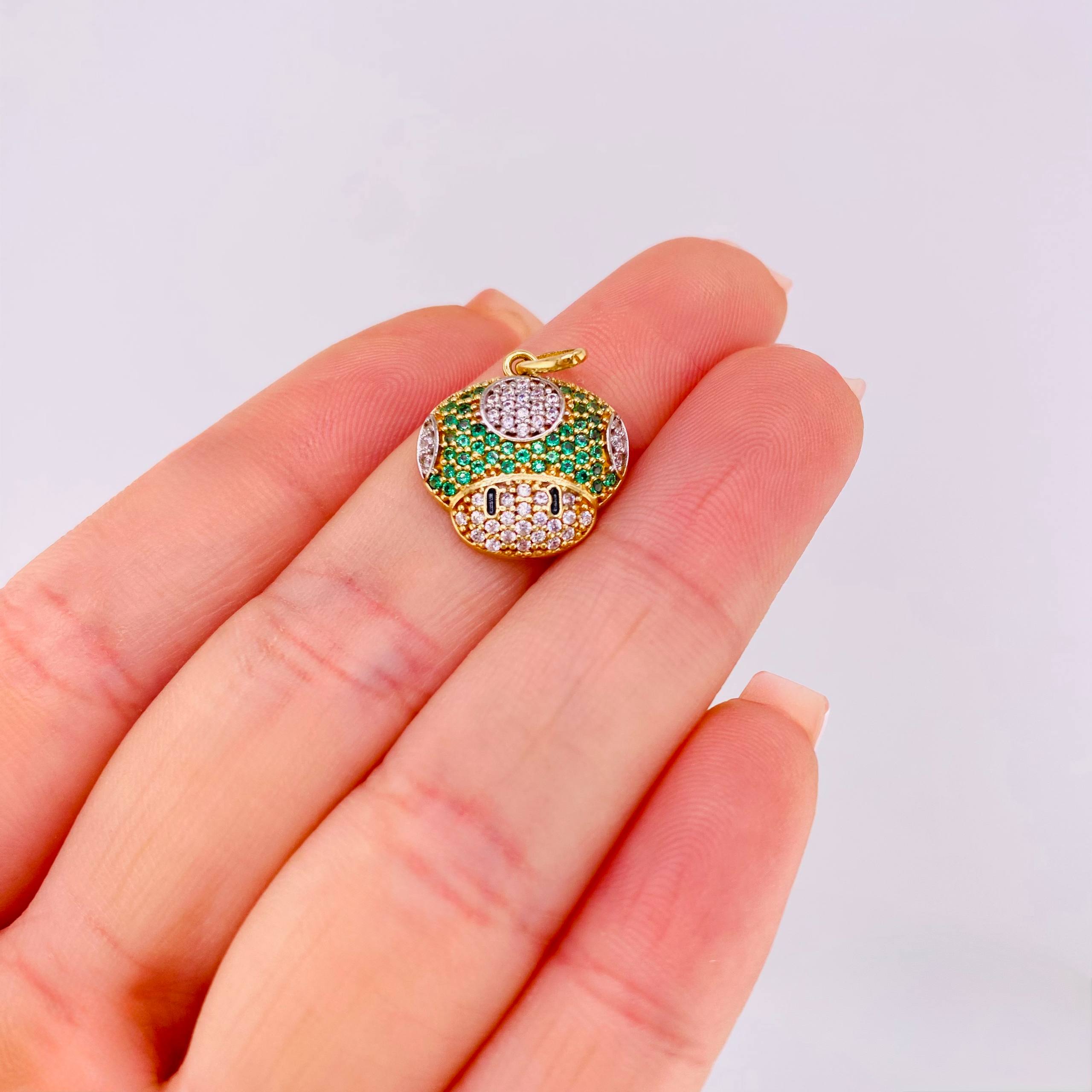 Dije Hongo Animado 2.3gr / 2cm / Circones Blancos Verdes Oro Amarillo 18K
