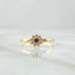 Anillo Flor Nueve Petalos 1.45gr / T6 1/2 / Circones Blancos Rojos Oro Amarillo 18K