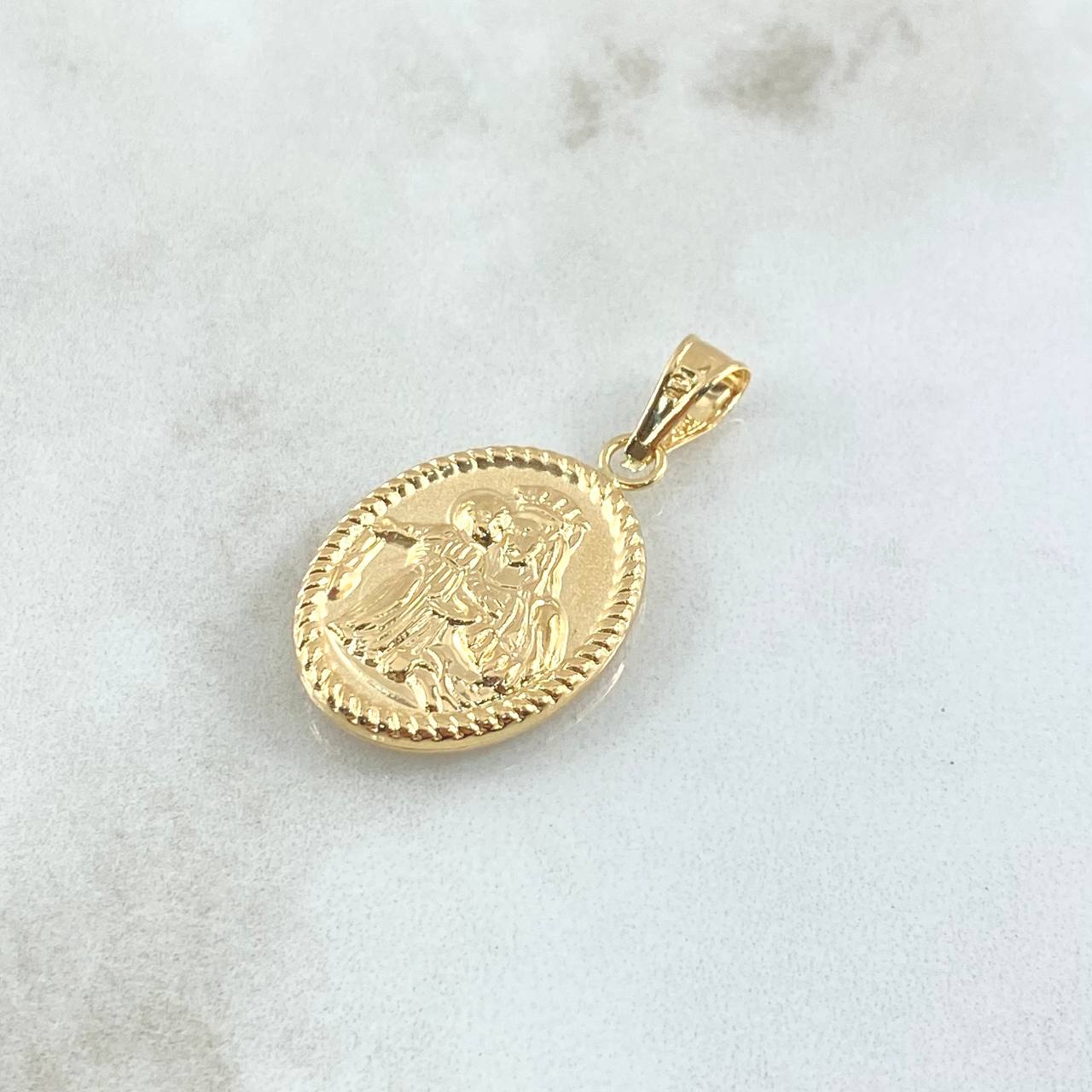 Dije Virgen del Carmen 1.95gr / 3.2cm / Ovalo Bordeado Oro Amarillo 18K