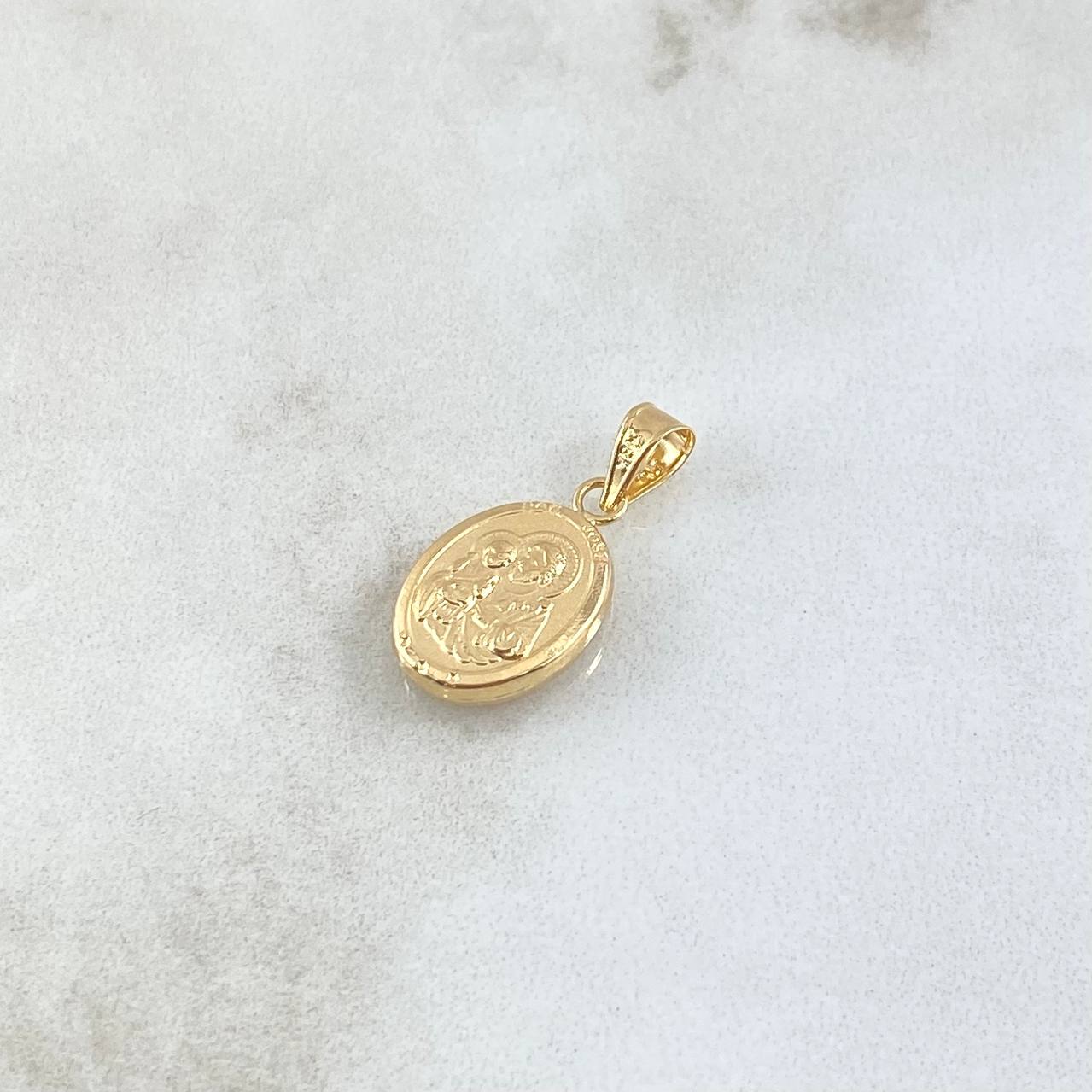 Dije San José 0.65gr / 2cm / Ovalo Cargador Liso Oro Amarillo 18K