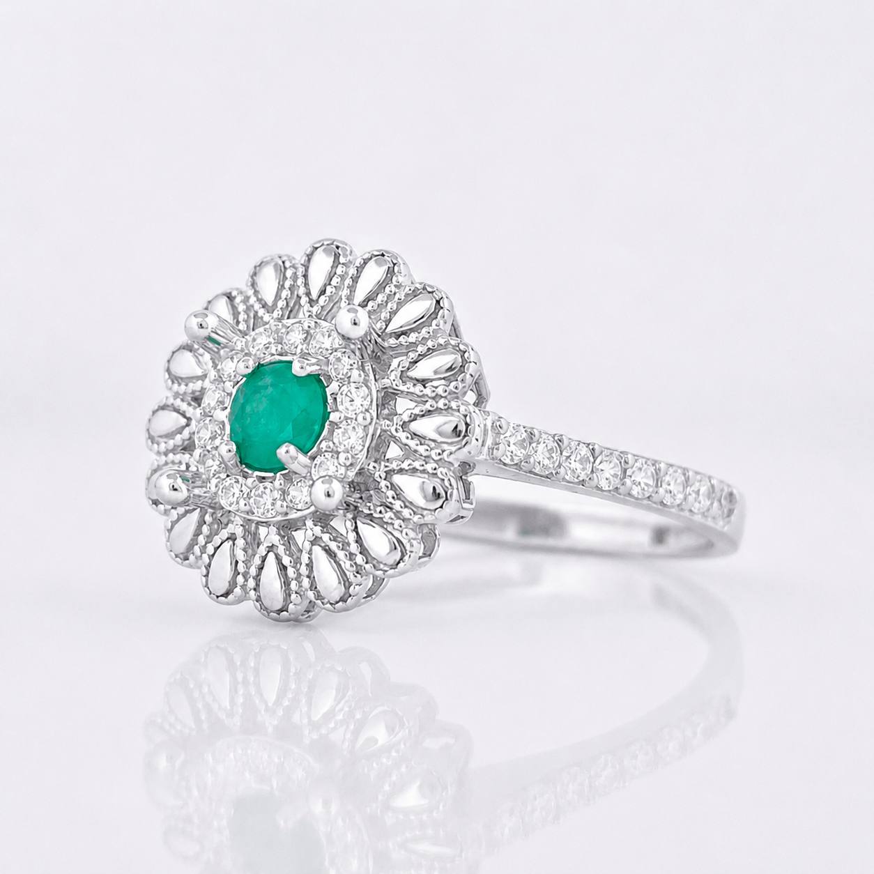 Anillo Flor Esmeralda 10pts 1.85g / T7 Plata 925