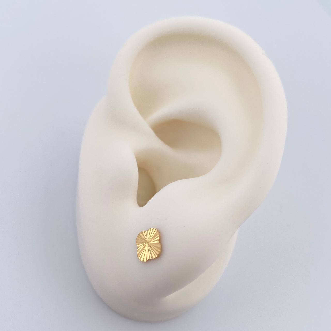 Topos Trebol 0.7gr / 6.1mm Diamantados Oro Amarillo 18K &