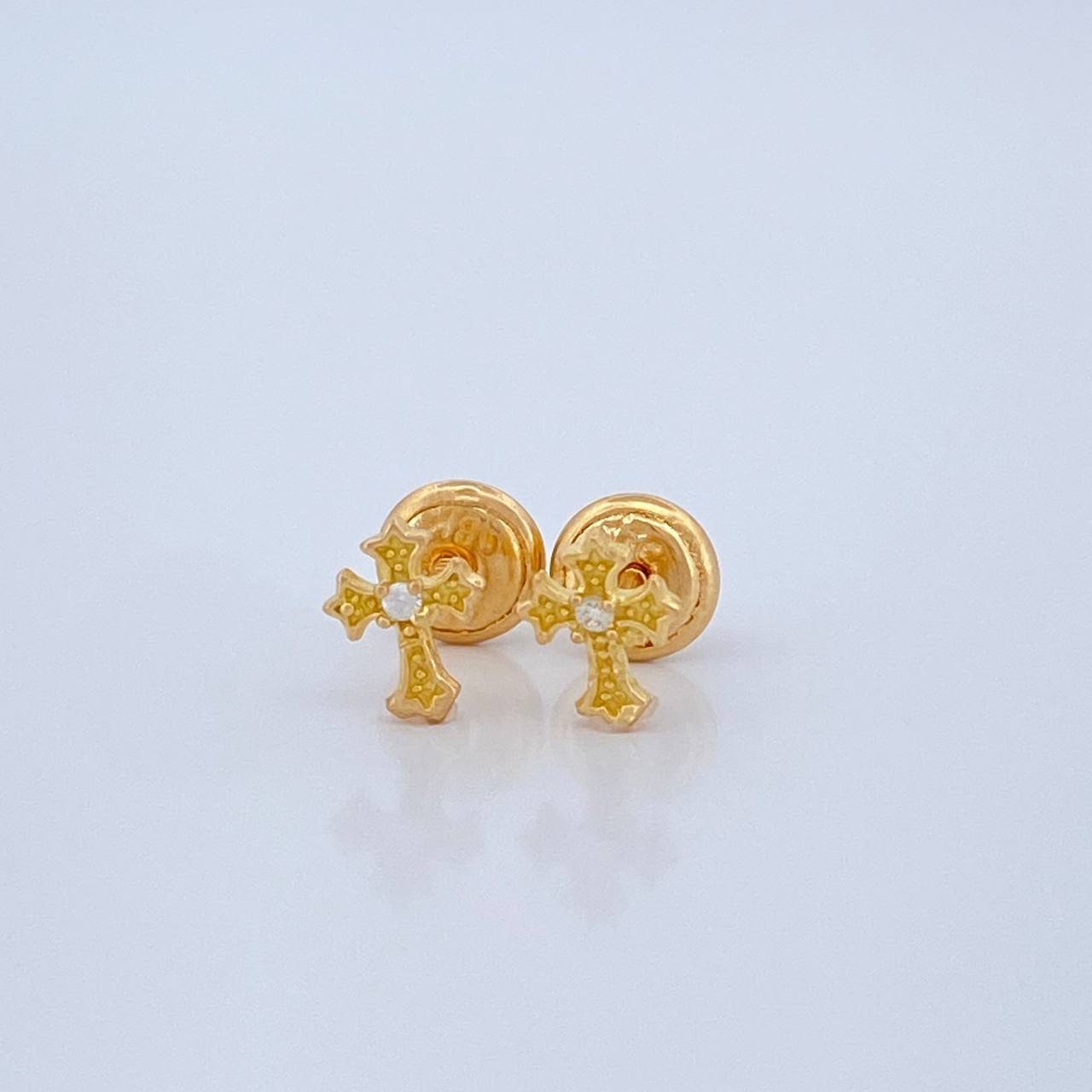 Topos Cruz 0.7gr / 0.6cm / Oro Amarillo 18K %