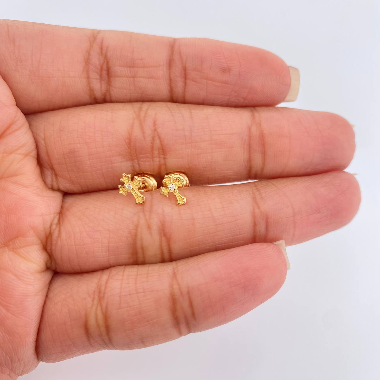 Topos Cruz 0.7gr / 0.6cm / Oro Amarillo 18K %