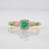 Anillo Halo Cuadrado Esmeraldas 0.18pts Diamantes 20pts 1.65g / T6 1/2 Dos Oros Amarillo Blanco 18K