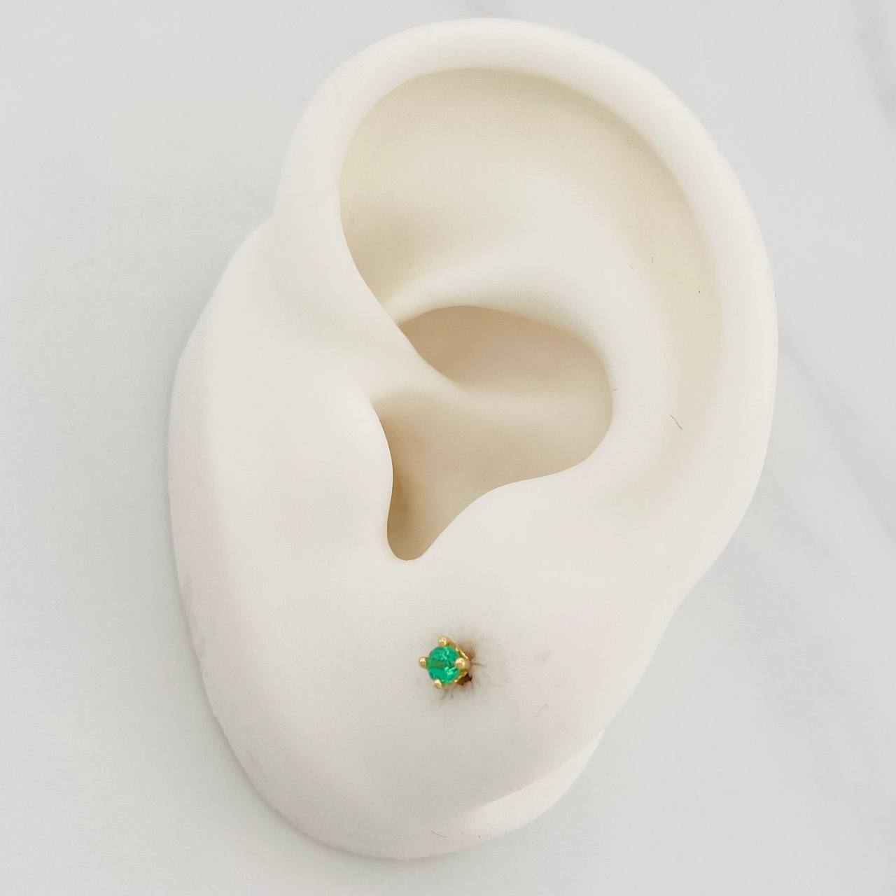 Topos Cuatro Garras Esmeraldas 0.12pts 0.7g / 2.64mm Oro Amarillo 18K