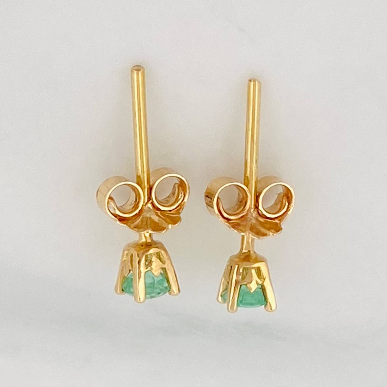 Topos Cuatro Garras Esmeraldas 20pts 0.85g / 3.34mm Oro Amarillo 18K