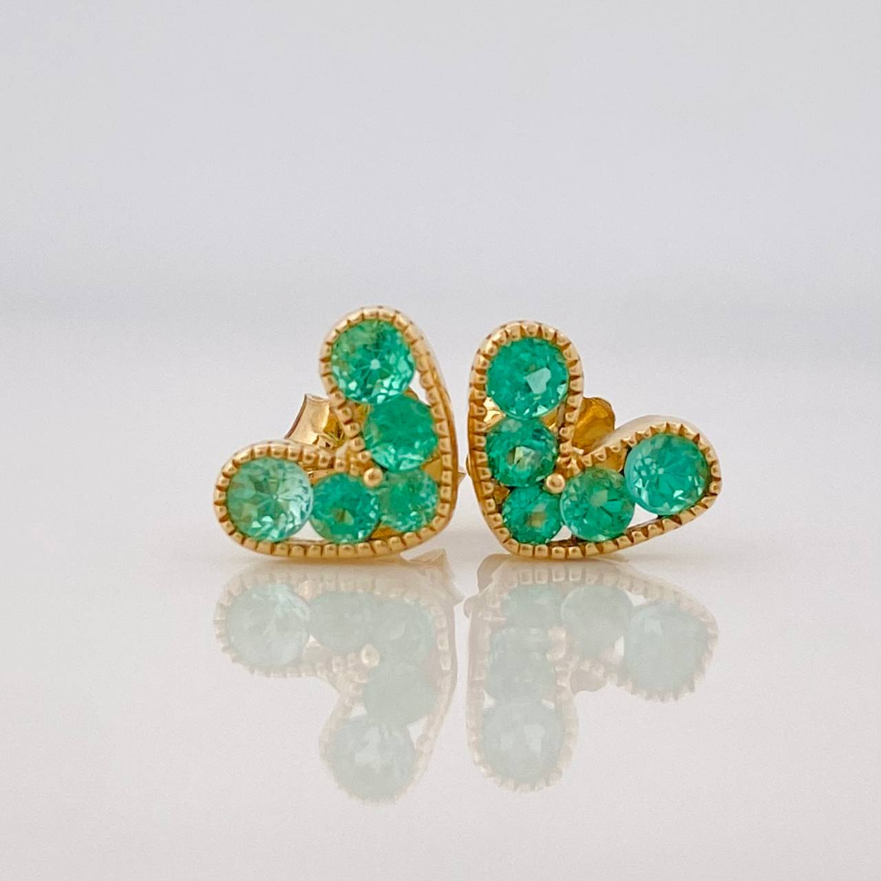Topos Corazon Esmeraldas 0.56pts 1.4g / 6.35mm Oro Amarillo 18K