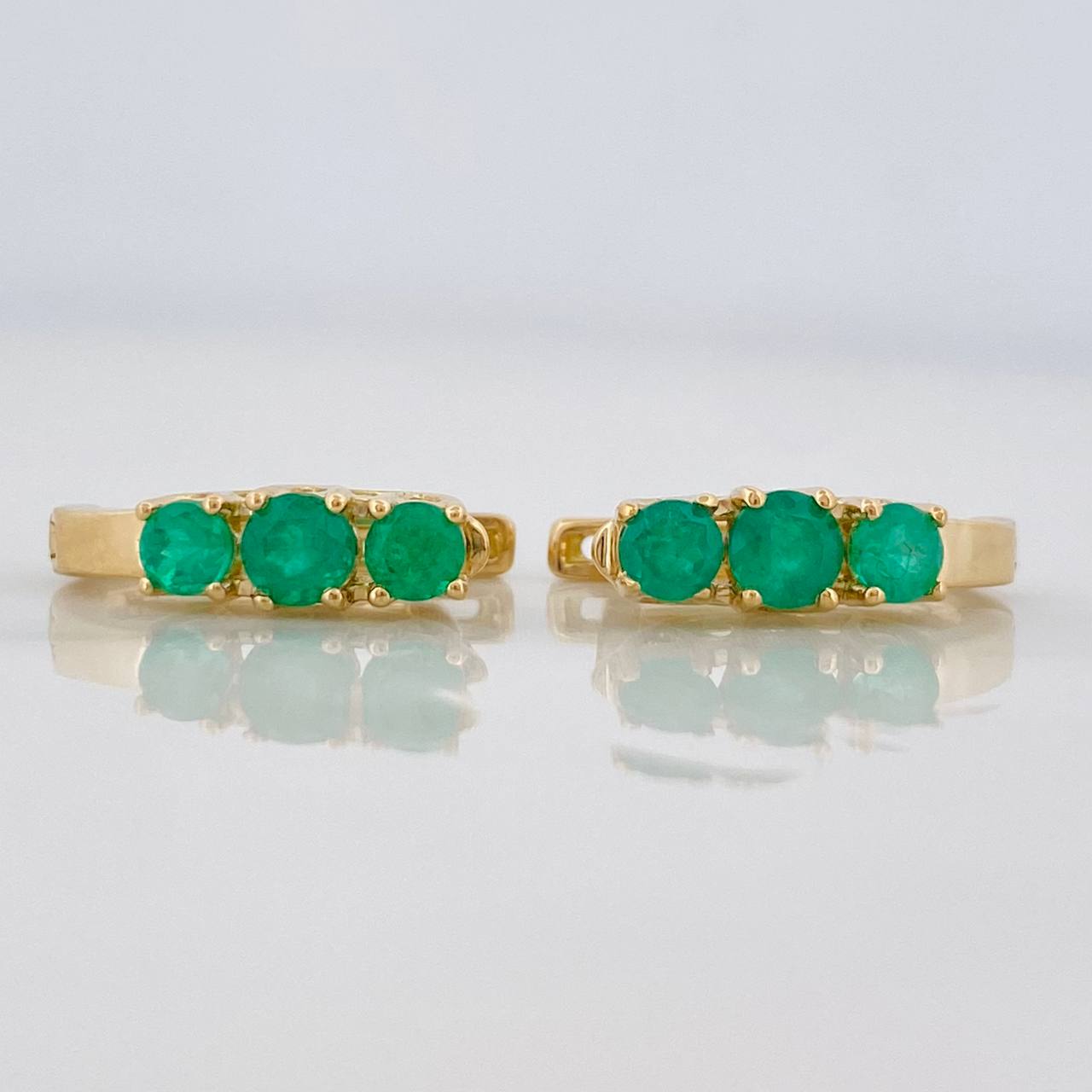 Candongas Omega Trio Esmeraldas 0.77pts 2.45g / 1.05cm Oro Amarillo 18K